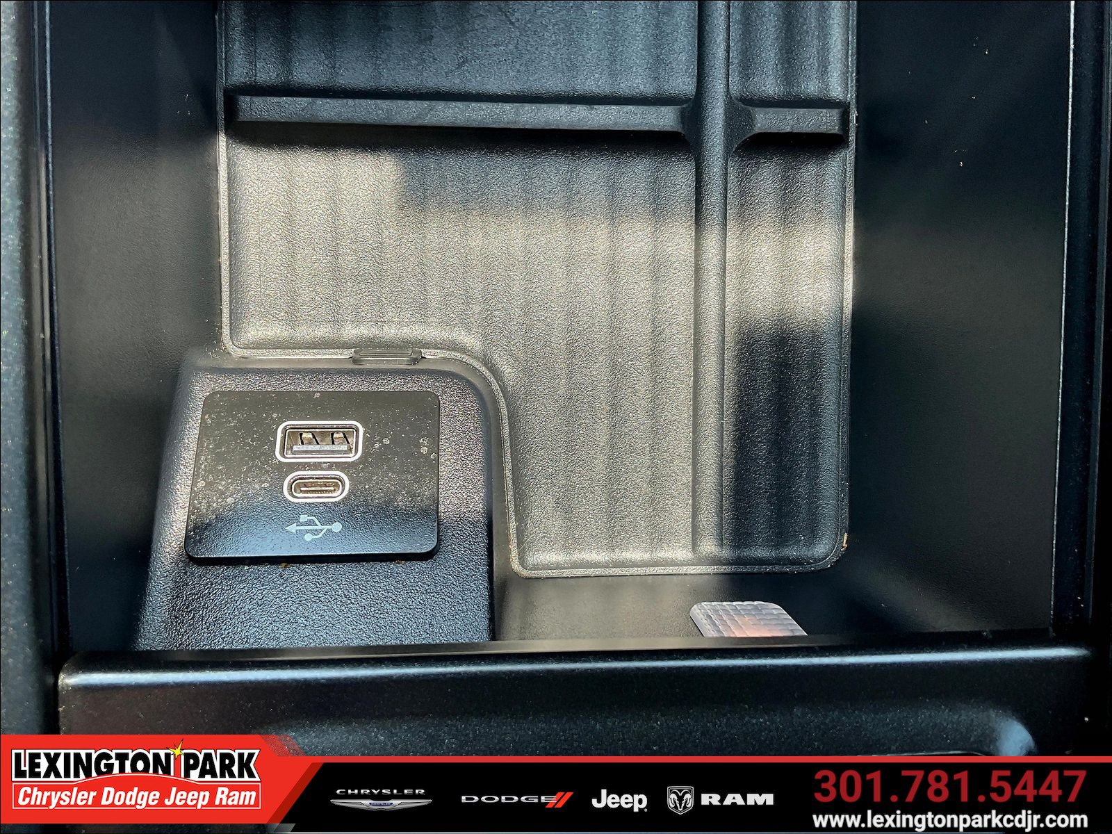 Used 2025 Ford Expedition Max Active AWD/4WD image 15