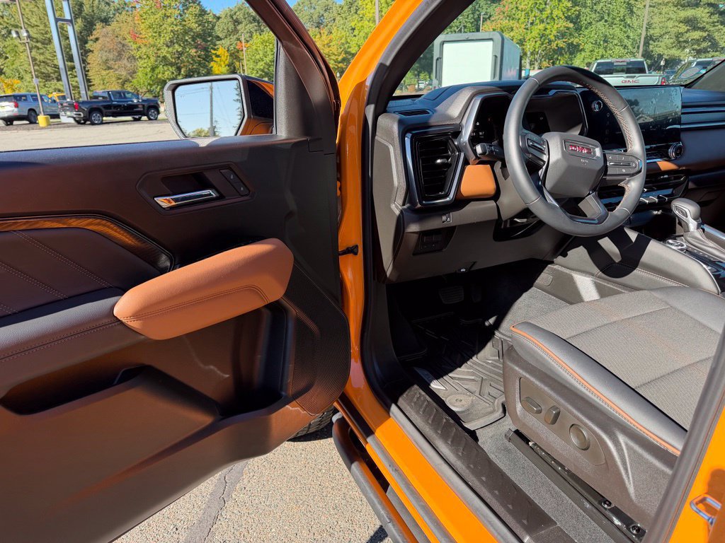 Certified 2025 GMC Canyon AT4 w/ Nightfall Edition AWD/4WD image 20