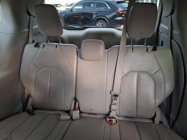 Used 2021 Chrysler Pacifica Touring-L FWD image 13