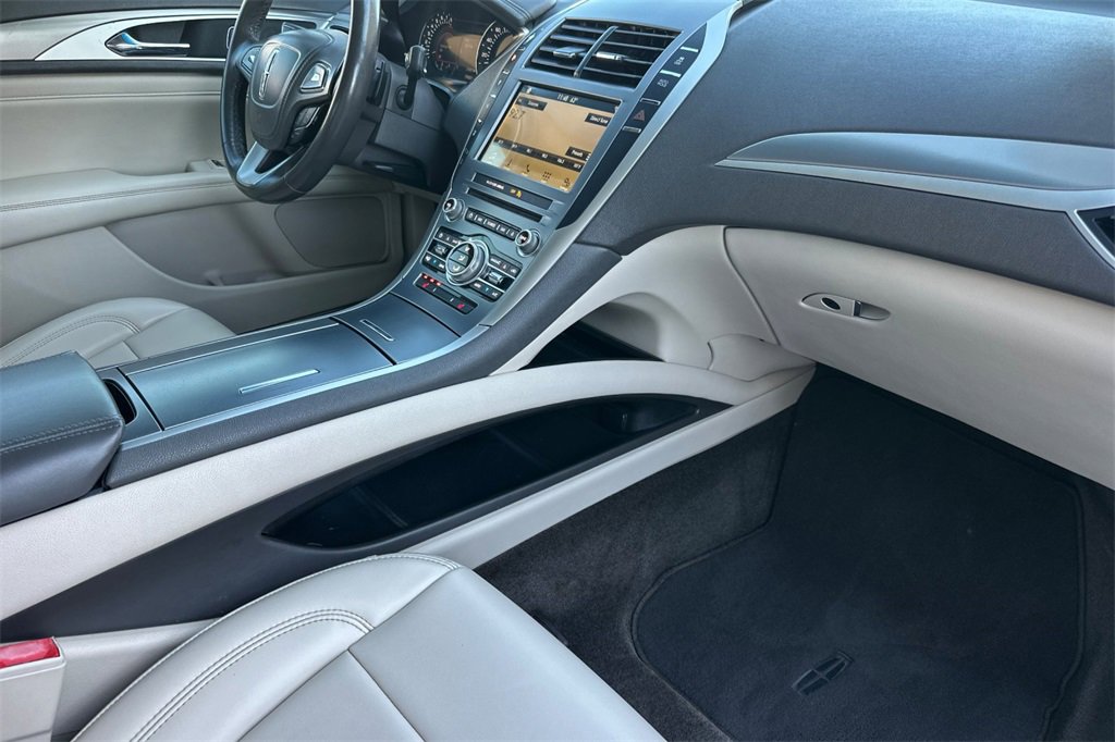 Used 2018 Lincoln MKZ Premiere image 18
