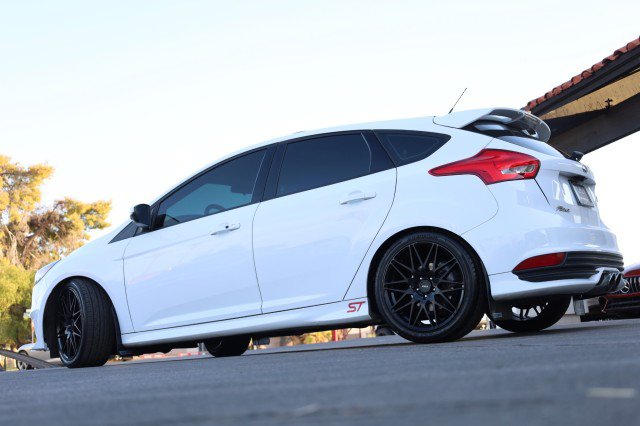 Used 2017 Ford Focus ST w/ Equipment Group 401A FWD image 17