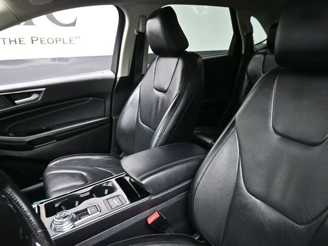 Used 2020 Ford Edge Titanium image 16