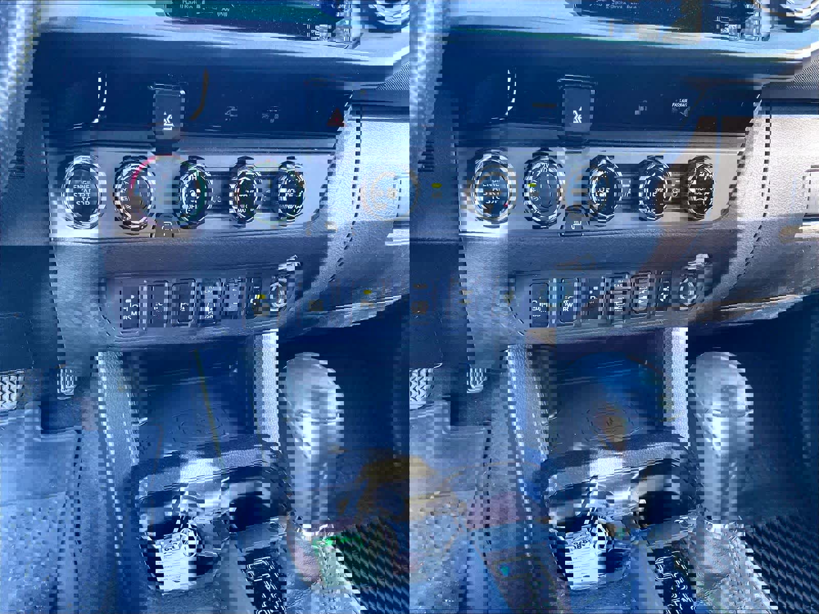 Used 2018 Toyota Tacoma TRD Off-Road w/ Technology Package image 32