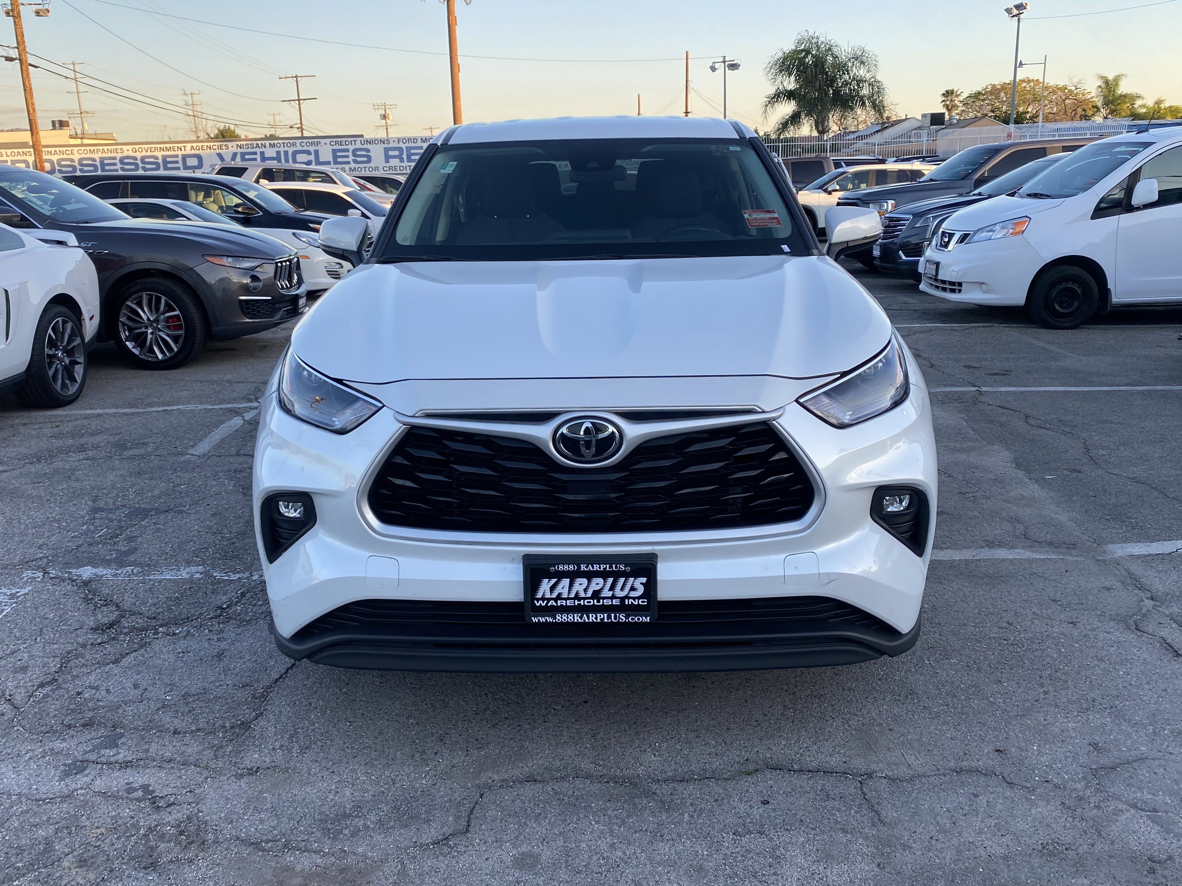 Used 2022 Toyota Highlander LE FWD image 3