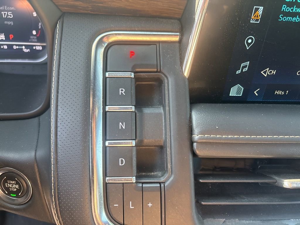 Used 2023 Chevrolet Suburban Premier image 12