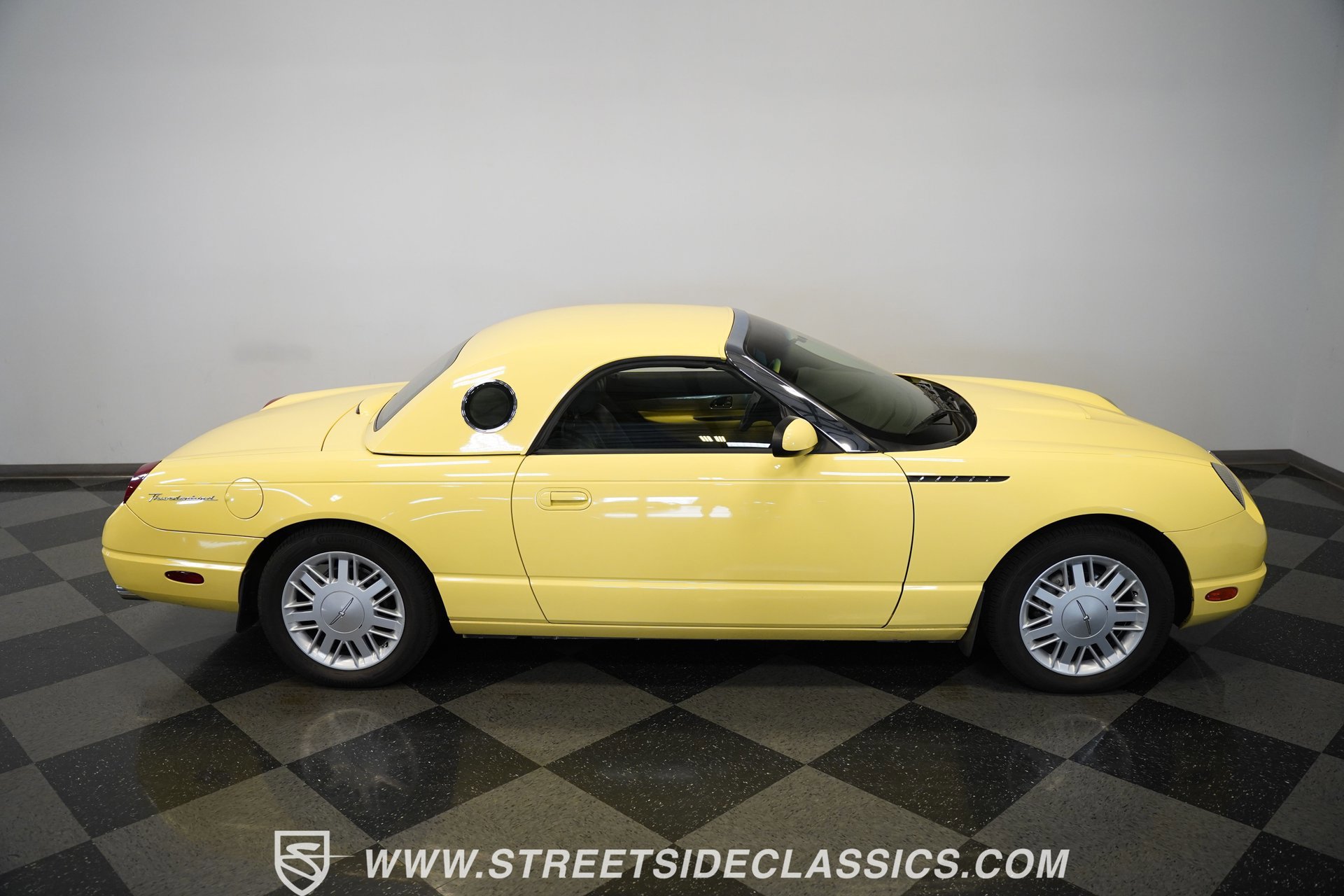 Used 2002 Ford Thunderbird image 16