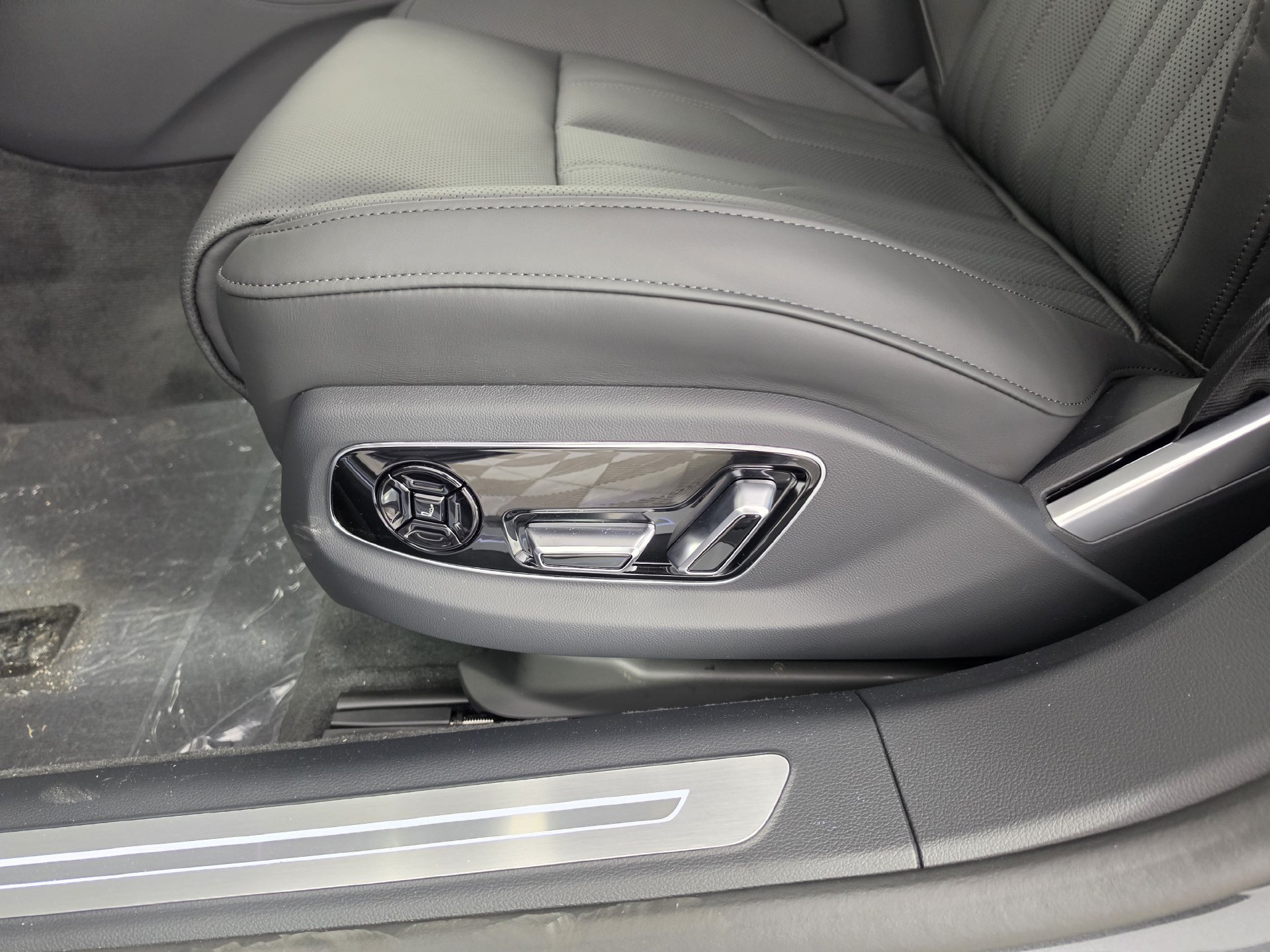 New 2026 Audi A8 L 3.0T AWD/4WD image 15