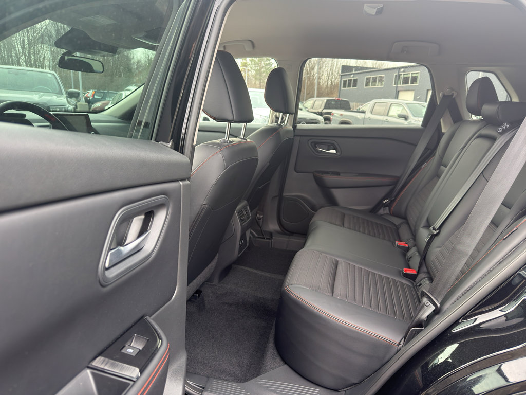 Used 2025 Nissan Rogue SV image 29