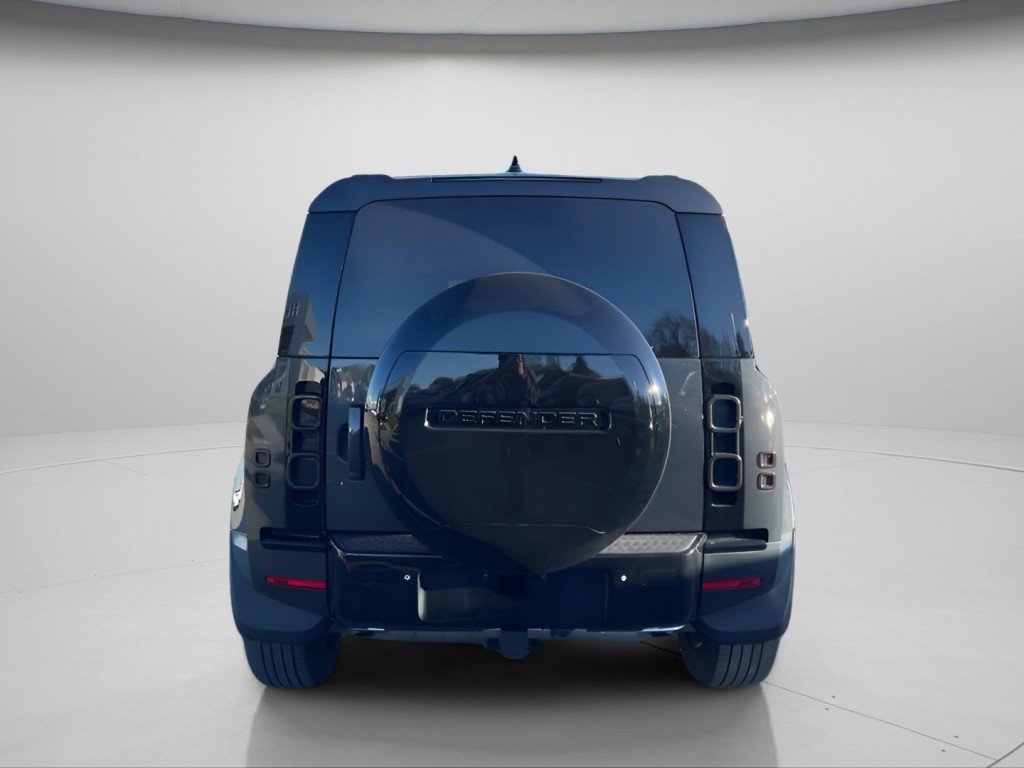 Used 2025 Land Rover Defender 110 S image 8
