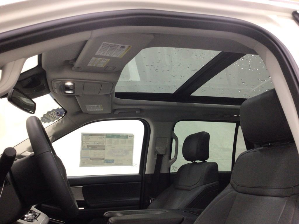 New 2025 Ford Expedition Active image 12