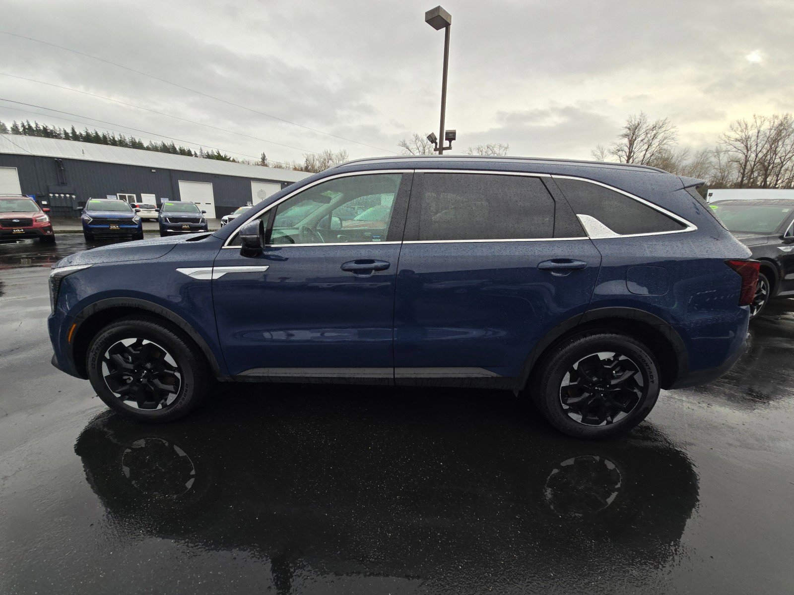 Used 2024 Kia Sorento S w/ Panoramic Sunroof Package image 6