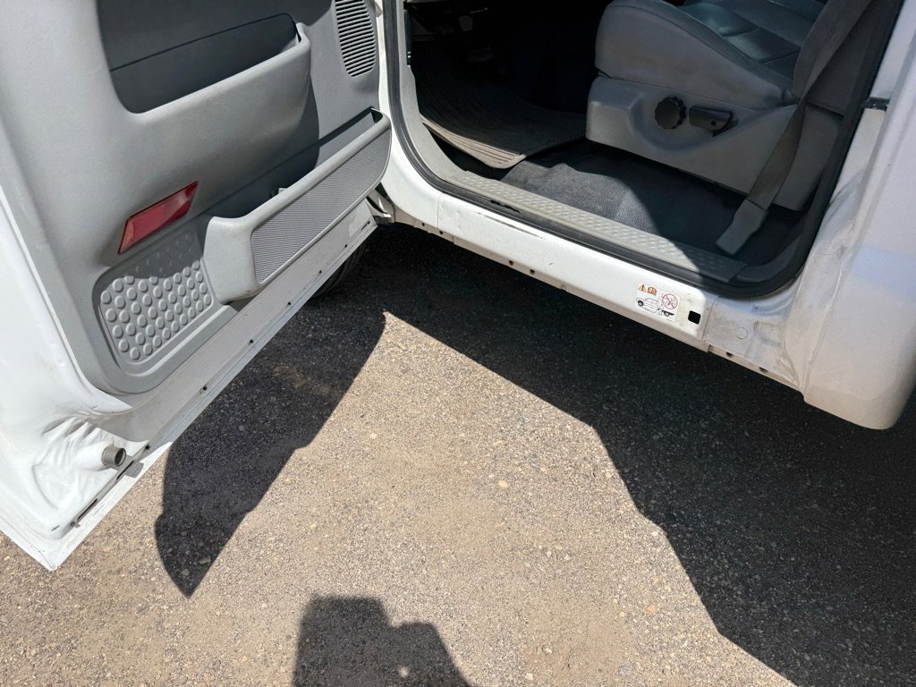 Used 2004 Ford F550 2WD Regular Cab Super Duty image 10