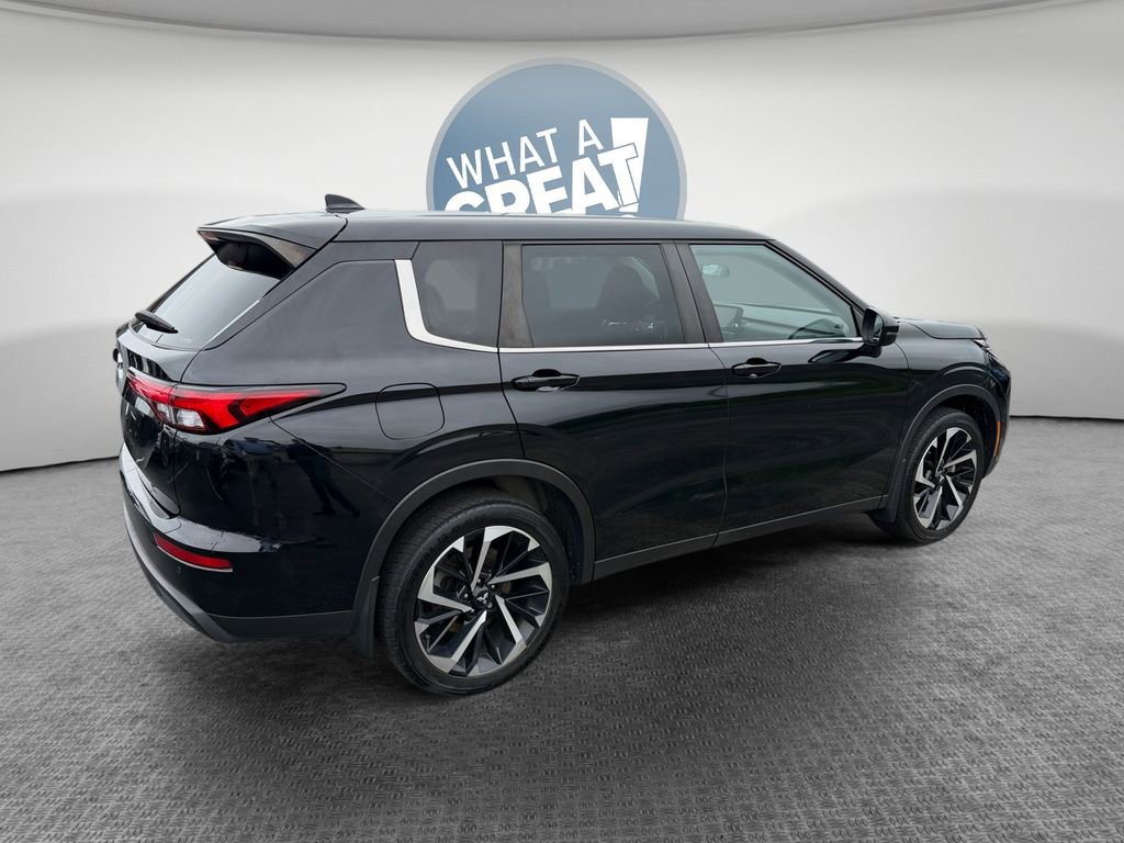 Used 2022 Mitsubishi Outlander ES AWD/4WD image 3