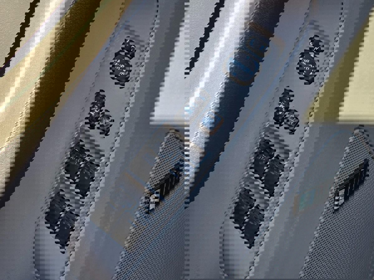 Used 2005 Toyota 4Runner Limited image 25