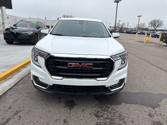 Used 2023 GMC Terrain SLE image 3