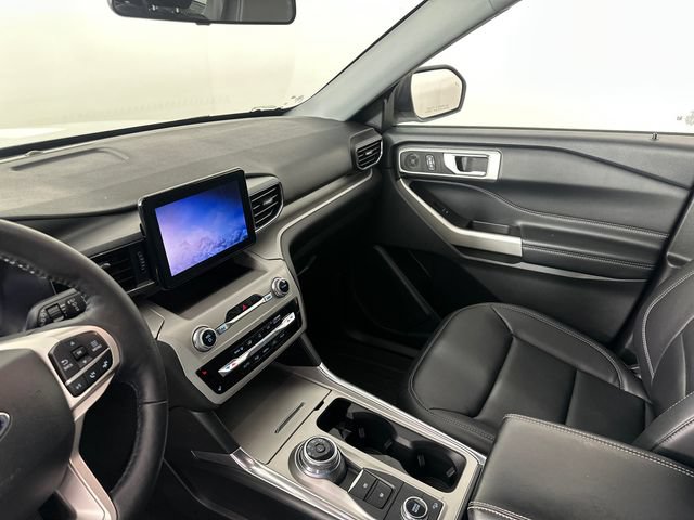 Used 2022 Ford Explorer XLT w/ Equipment Group 202A AWD/4WD image 23