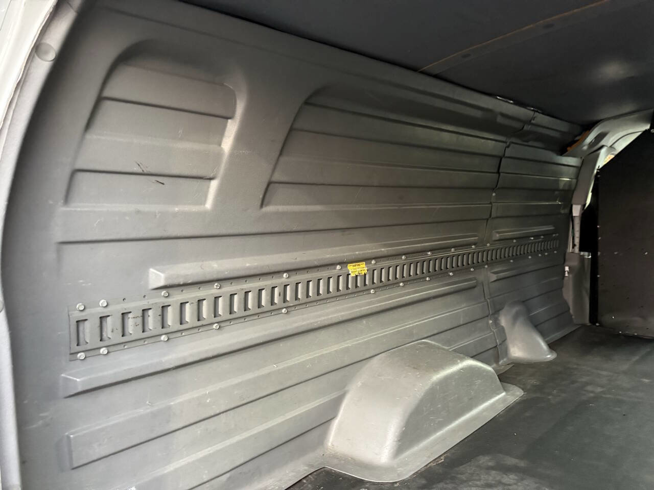 Used 2005 Ford E-250 and Econoline 250 Extended image 15