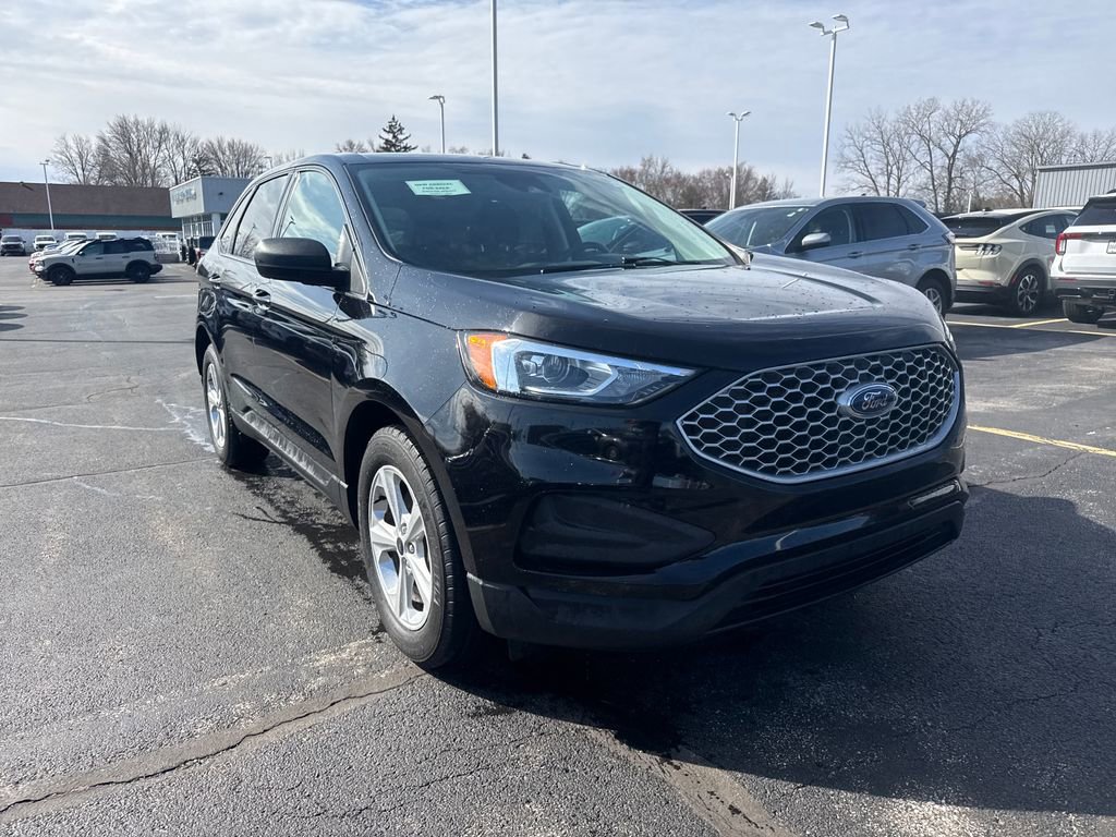 Used 2024 Ford Edge SE image 4