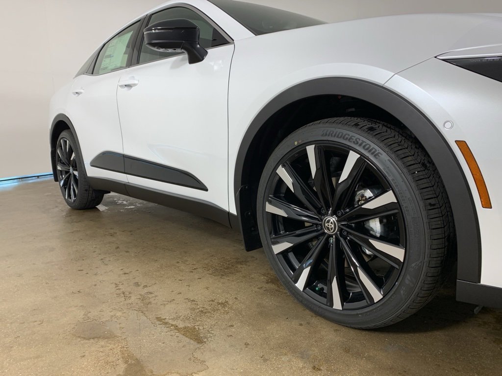 New 2026 Toyota Crown Platinum image 6