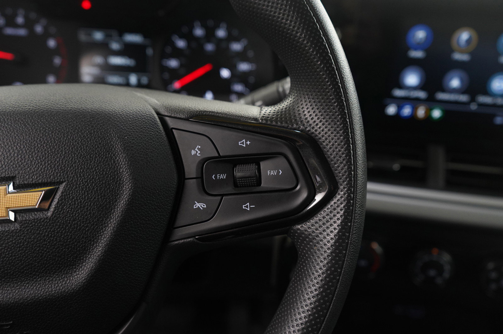 Used 2024 Chevrolet Trax LS image 18