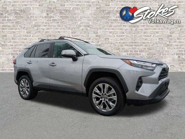 Used 2022 Toyota RAV4 XLE Premium image 2