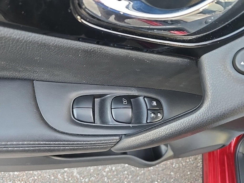 Used 2021 Nissan Rogue Sport SL w/ Premium Package image 17