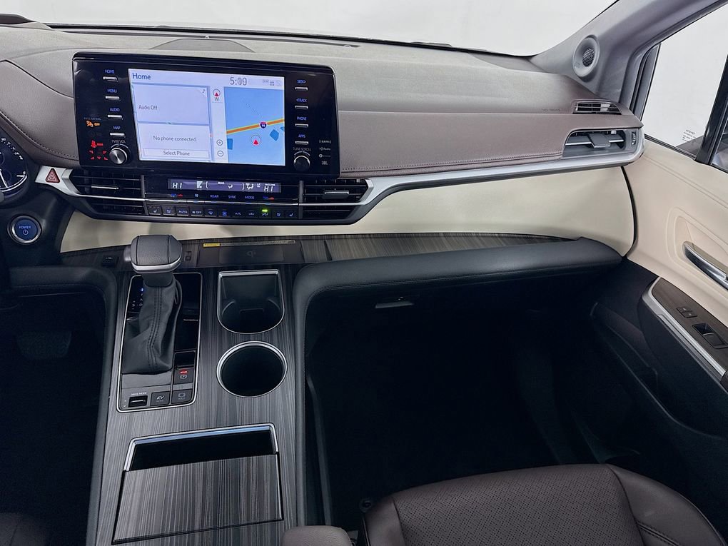 Used 2024 Toyota Sienna Platinum FWD image 28
