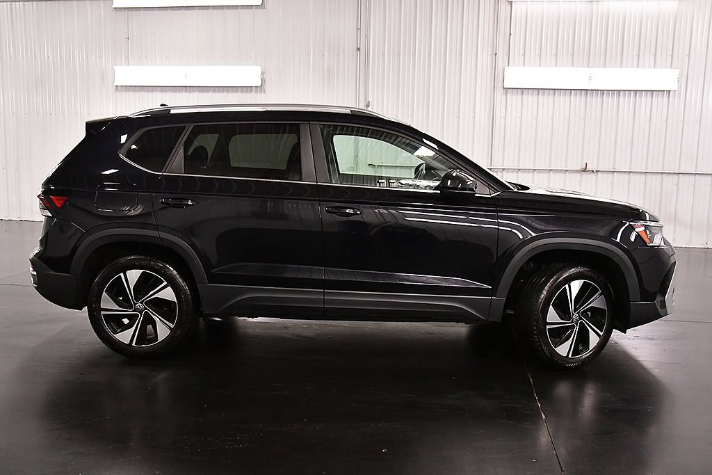 Used 2026 Volkswagen Taos SE AWD/4WD image 8