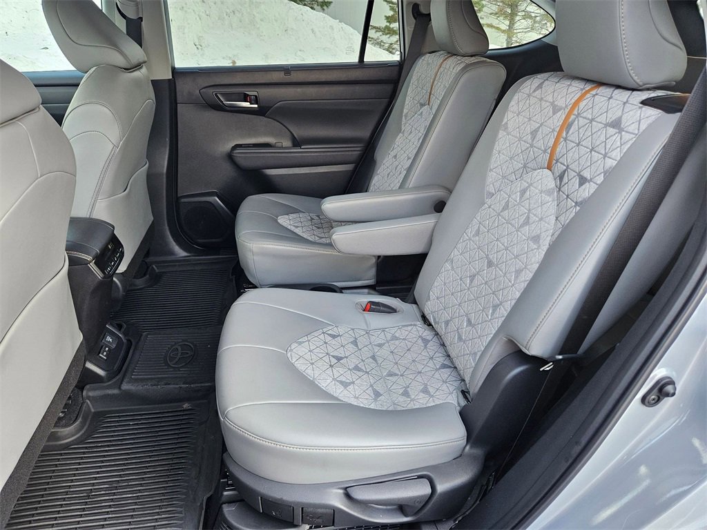 Certified 2023 Toyota Highlander Bronze Edition image 23