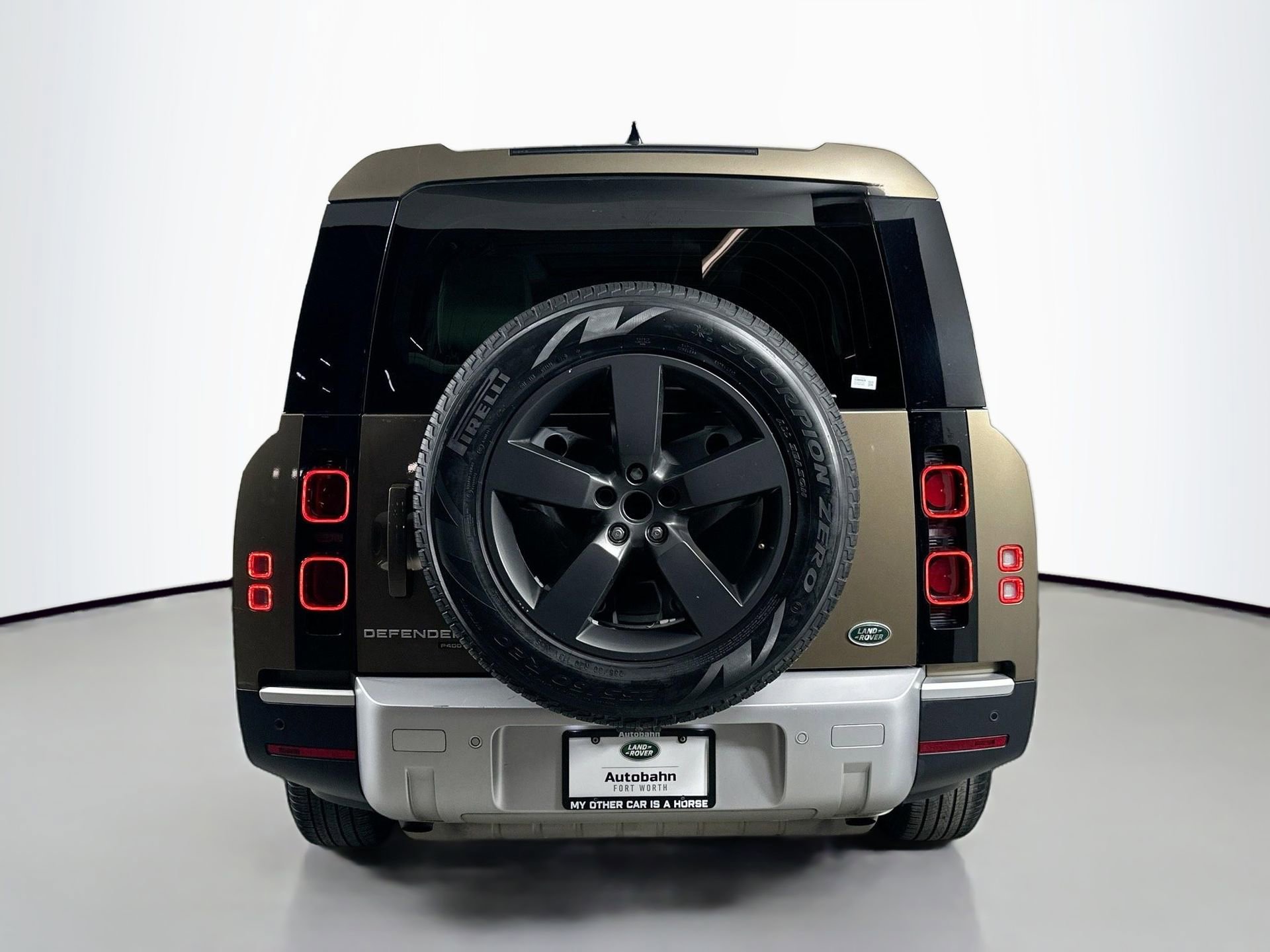 Used 2023 Land Rover Defender 130 SE image 6