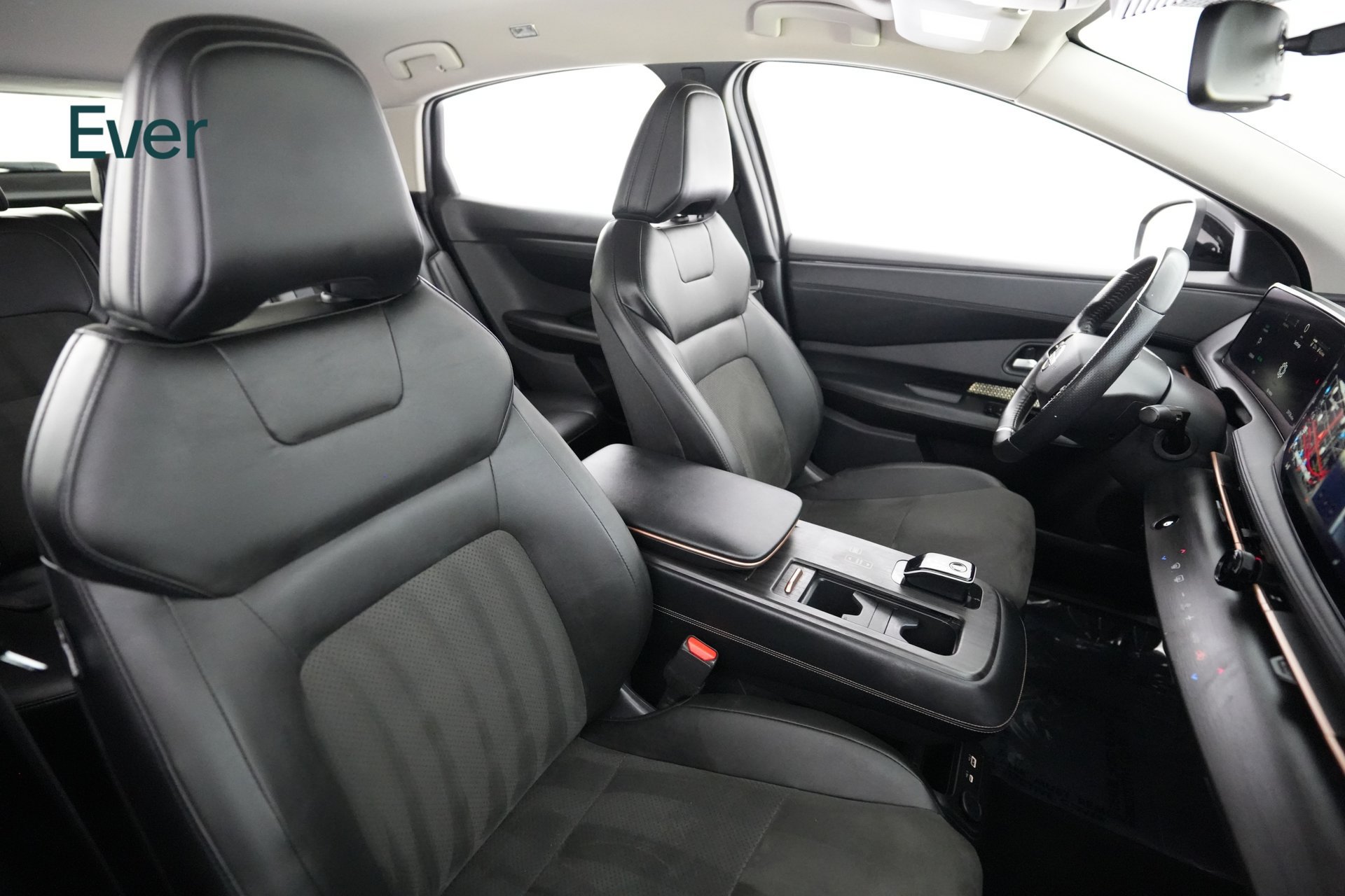 Used 2023 Nissan Ariya FWD image 23