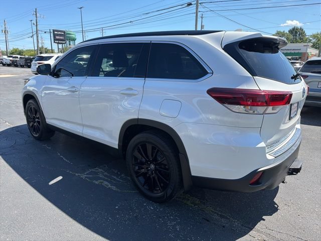 Used 2019 Toyota Highlander AWD V6 image 5