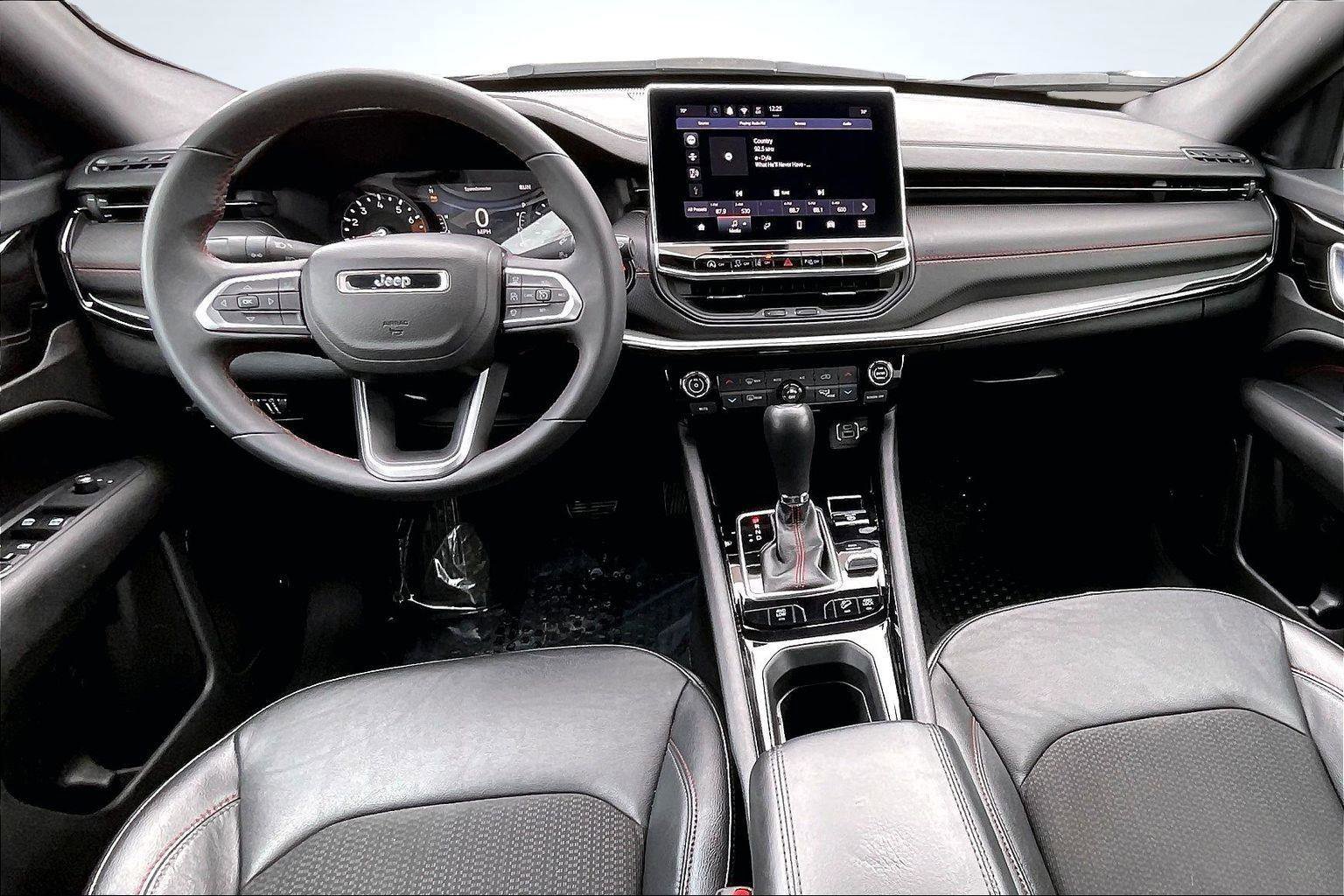 Used 2024 Jeep Compass Trailhawk image 17