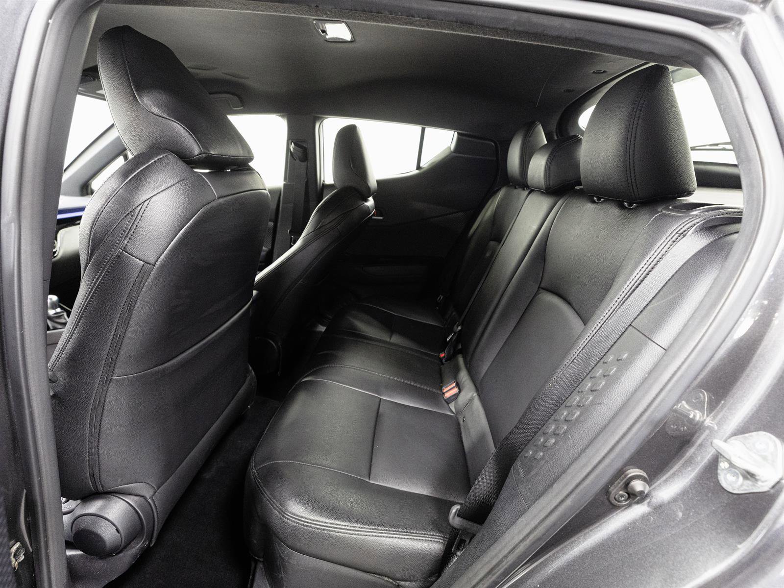 Certified 2020 Toyota C-HR XLE image 5