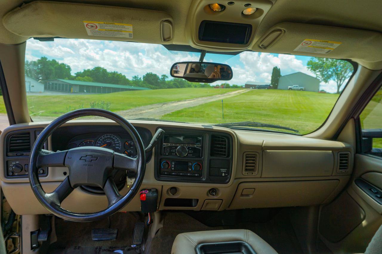 Used 2004 Chevrolet Silverado 2500 LS w/ Heavy-Duty Power Package AWD/4WD image 13