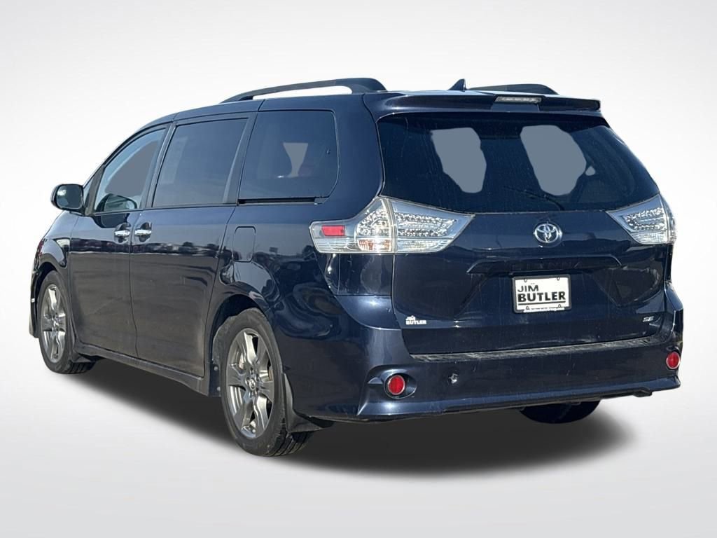 Used 2019 Toyota Sienna SE image 4