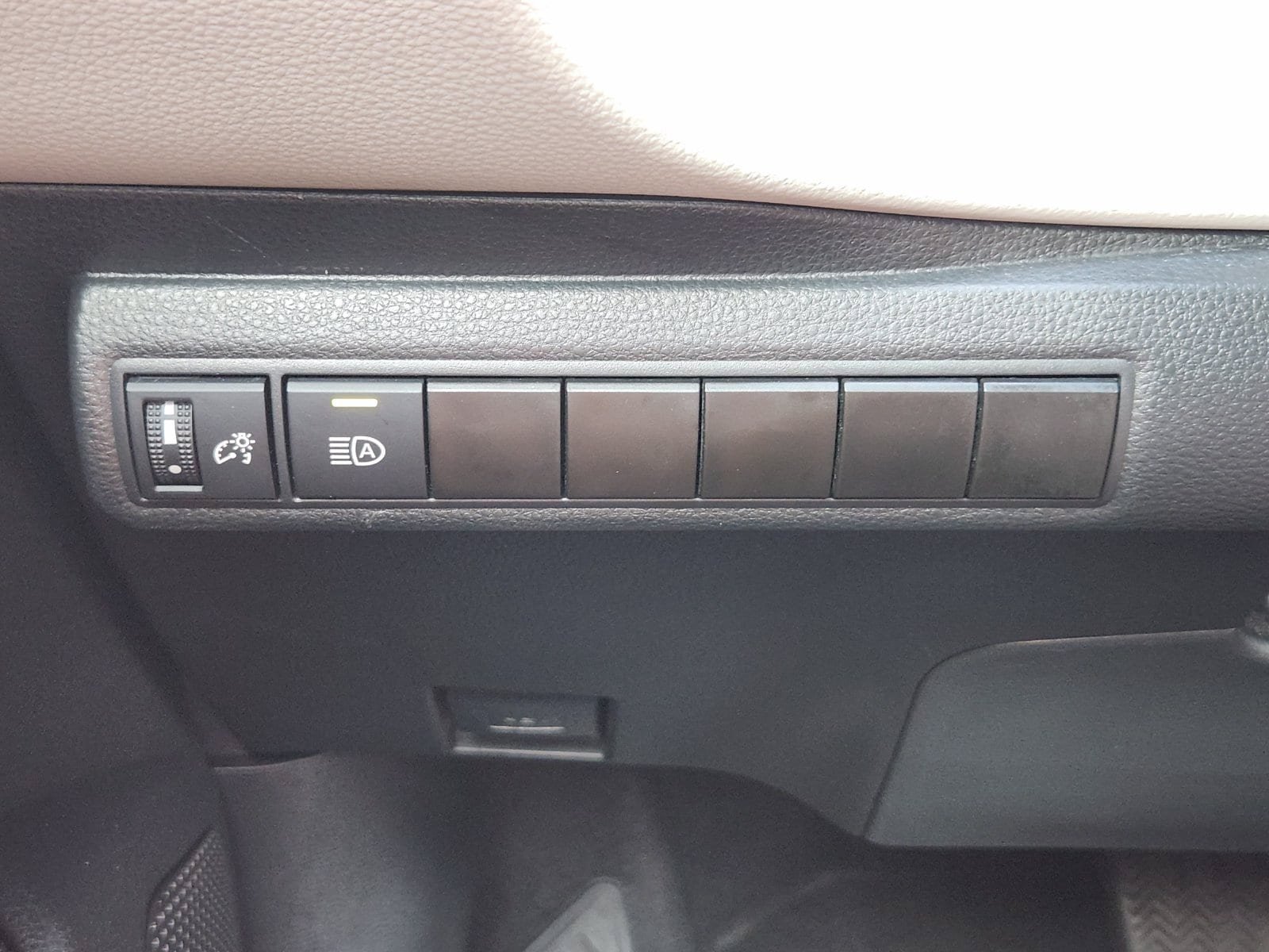 Used 2024 Toyota Corolla LE FWD image 28