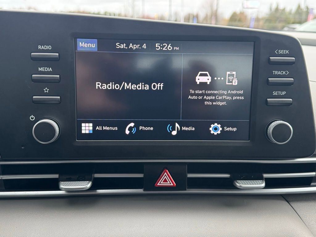 Used 2025 Hyundai Elantra SE image 3