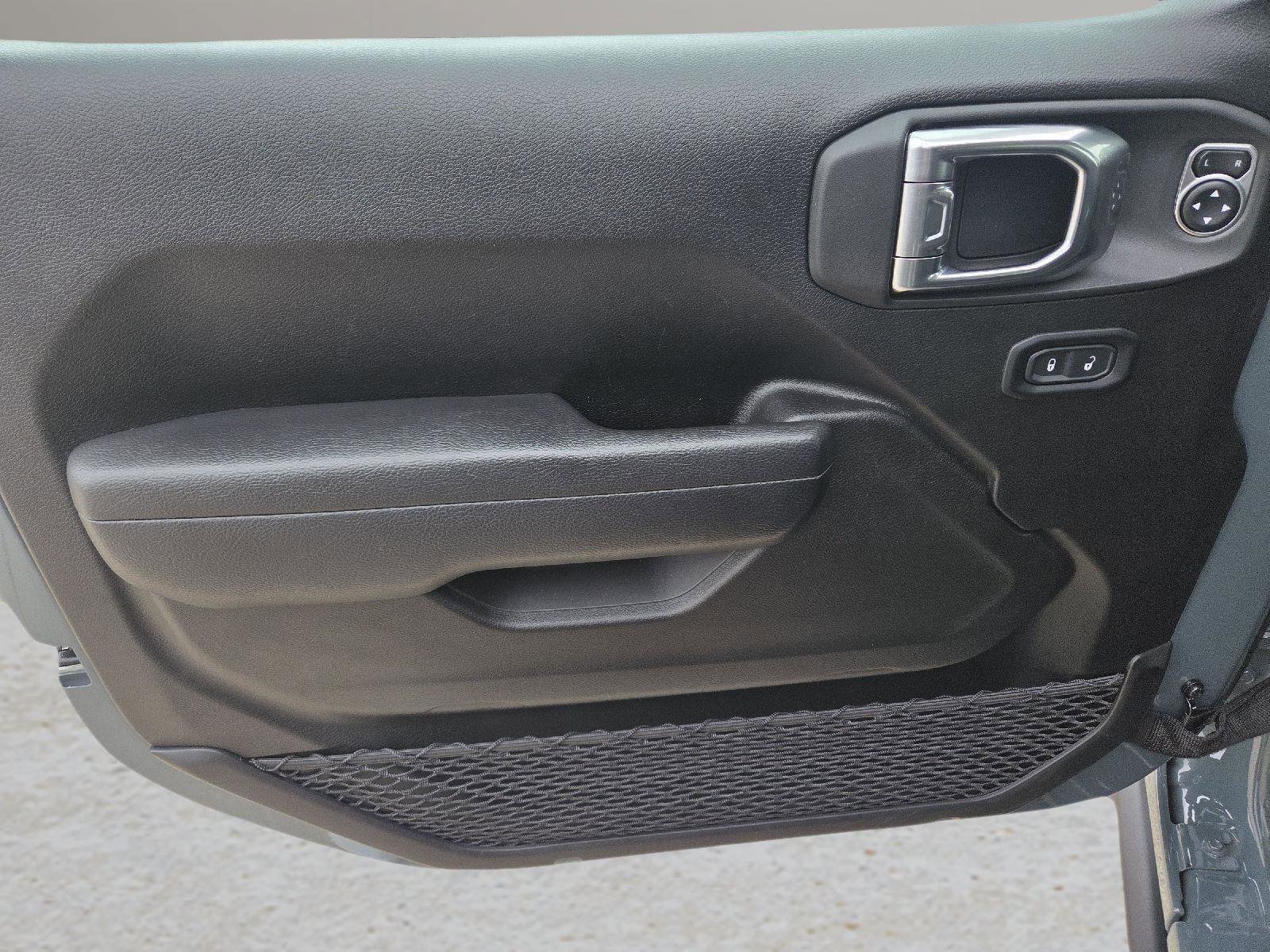 Used 2025 Jeep Wrangler Willys image 24