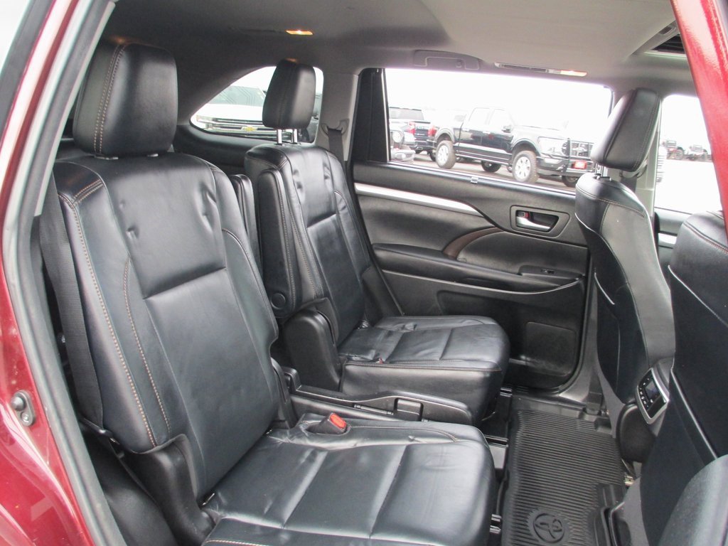 Used 2018 Toyota Highlander XLE image 20