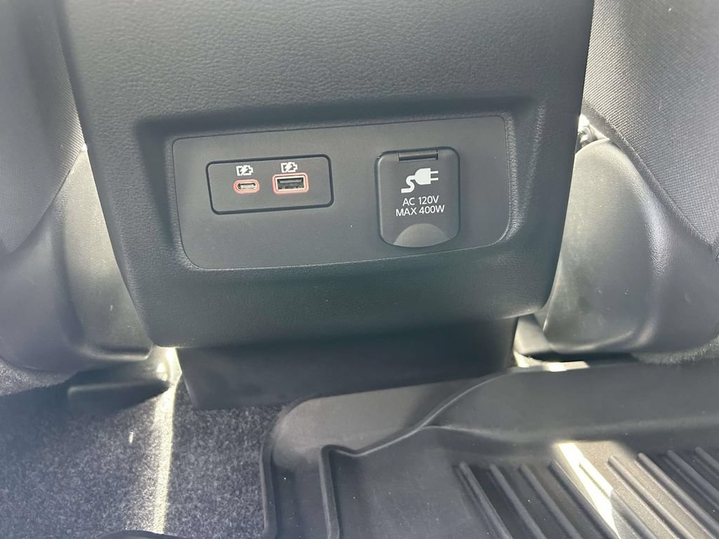 Used 2025 Nissan Frontier SV w/ SV Convenience Package RWD image 12