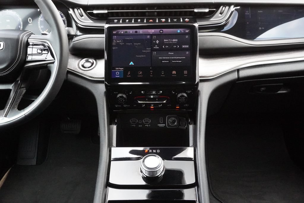 Used 2023 Jeep Grand Cherokee Overland RWD image 17