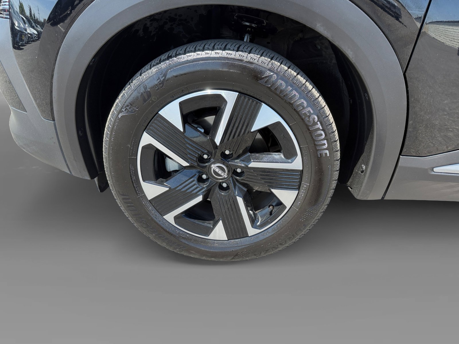 Used 2025 Nissan Kicks SV AWD/4WD image 9