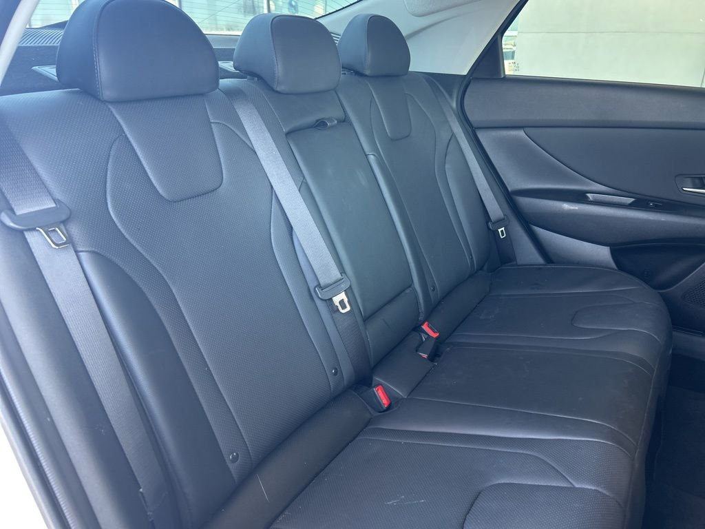 Used 2023 Hyundai Elantra Limited image 28