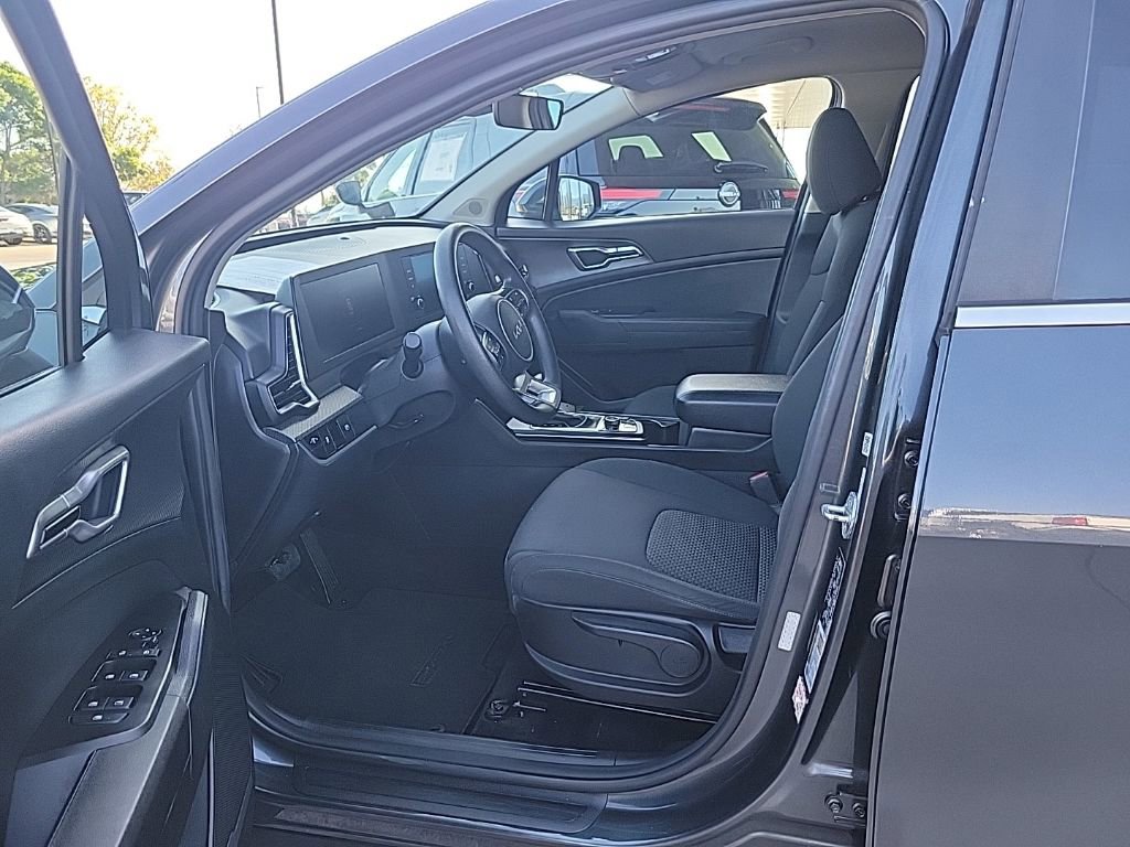 Used 2023 Kia Sportage LX FWD image 9