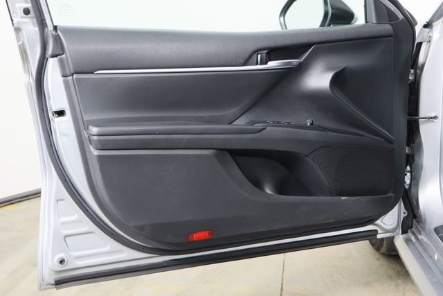 Used 2020 Toyota Camry LE image 18