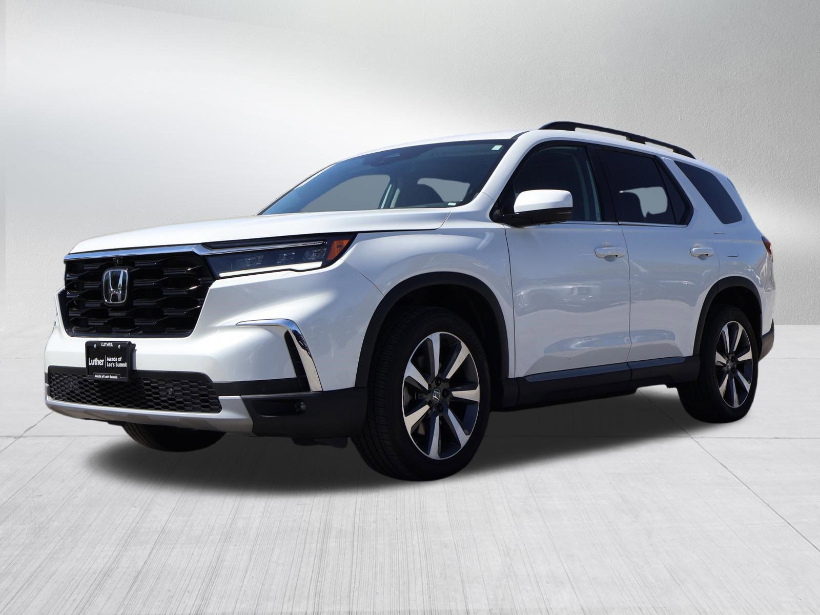 Used 2025 Honda Pilot Elite image 2