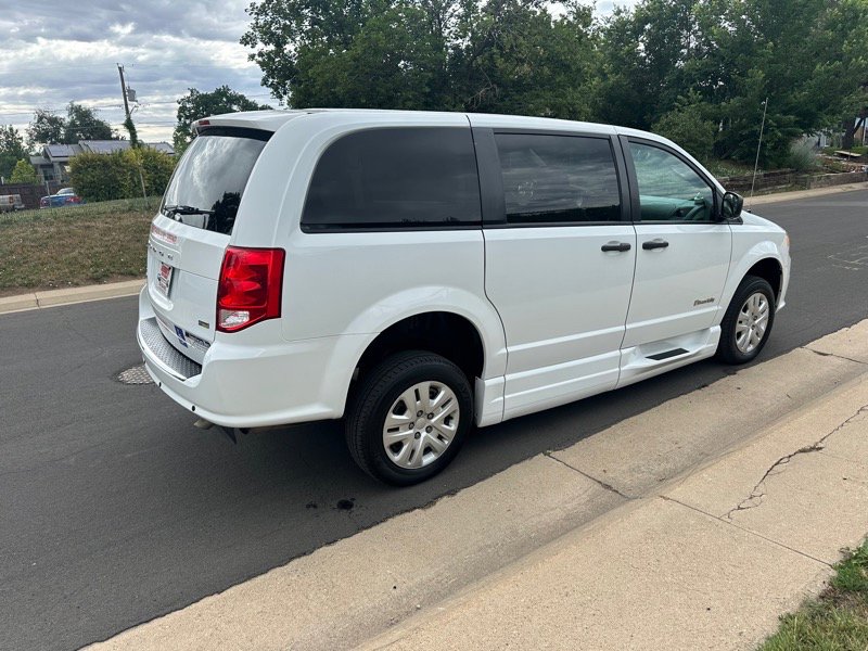 Used 2019 Dodge Grand Caravan SE image 6