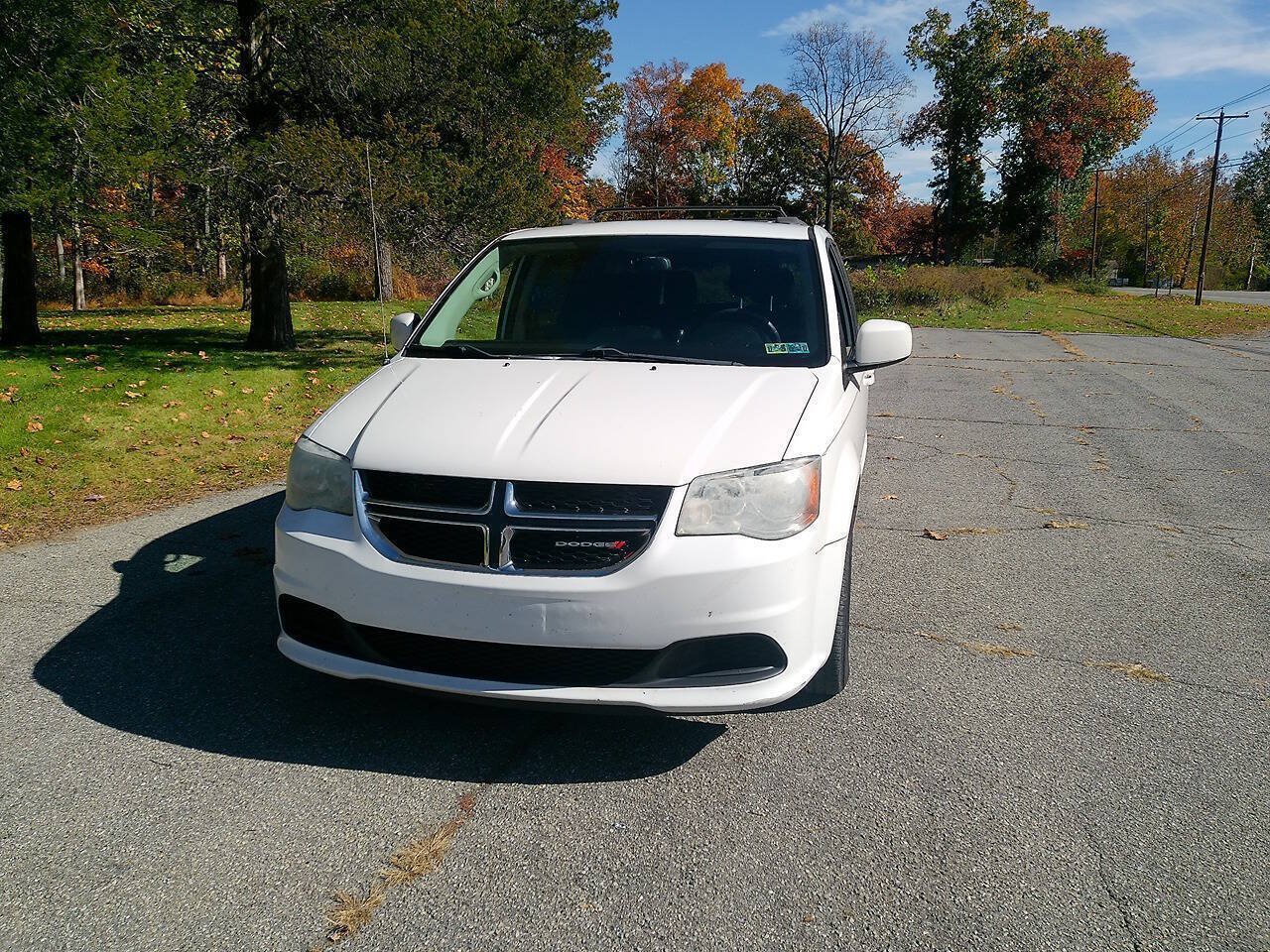 Used 2012 Dodge Grand Caravan SXT w/ Entertainment Group 1 FWD image 3