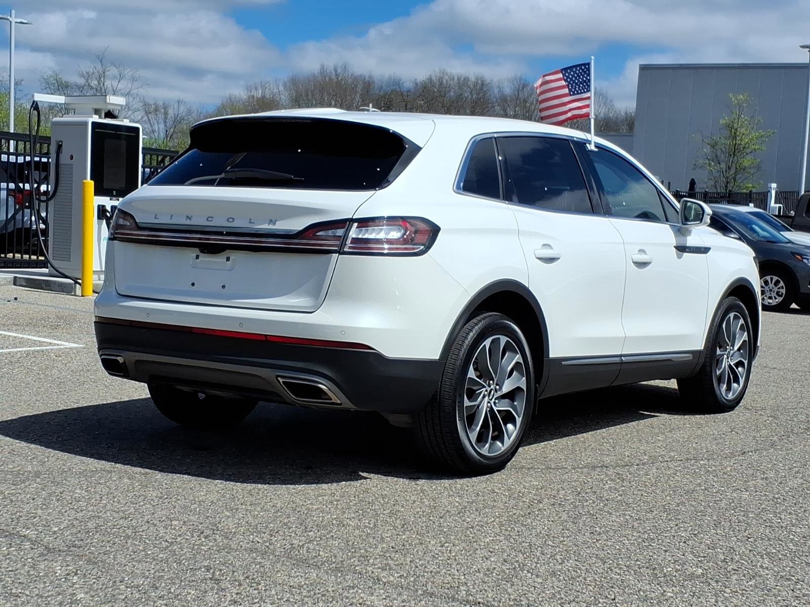 Used 2023 Lincoln Nautilus Reserve AWD/4WD image 7